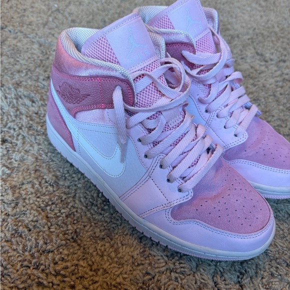 Jordan Shoes - Nike air Jordan 1 mid digital pink